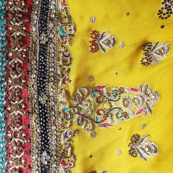 DESI SUIT Large - DRESS - Pakistani Suit - Worn once - Picture 6 of 7